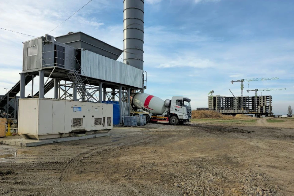 Новый завод обеспечивает бетоном строящийся жилой комплекс в Скадовске Фото: минпромторг ХО