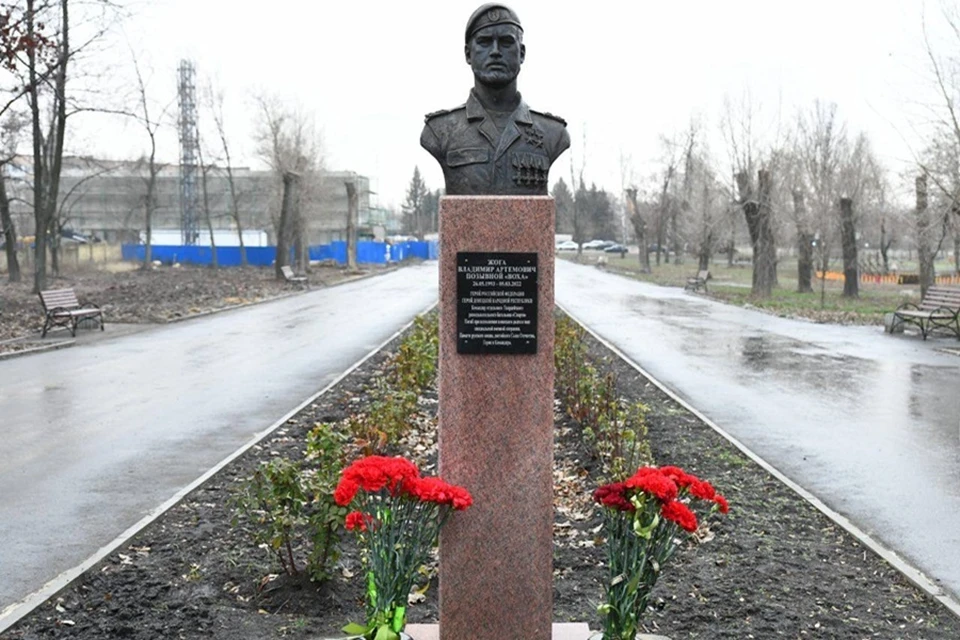 В Макеевке почтили память Героя России и ДНР Владимира Жоги. Фото: Народный Совет ДНР