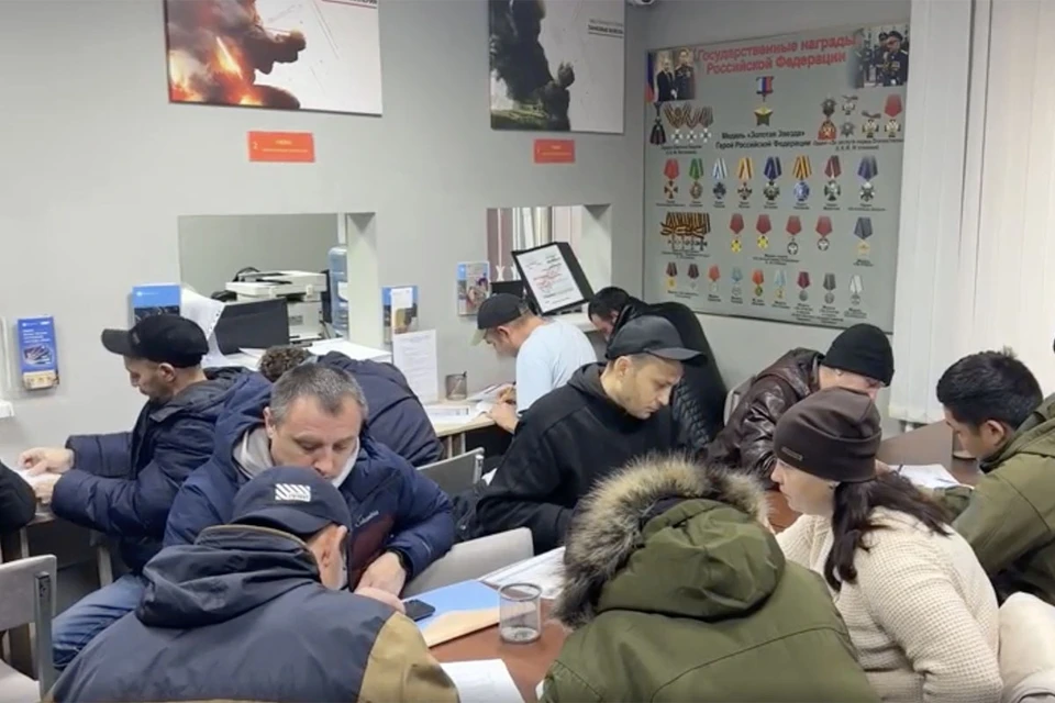 Минобороны России публикует кадры из пункта отбора на военную службу по контракту города Ростова-на-Дону