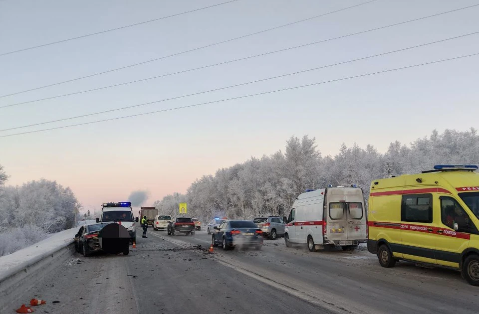 В Мурманской области произошло смертельное ДТП: водитель решил обогнать другую машину в запрещенном месте, что привело к трагедии. Фото: Госавтоинспекция по Мурманской области