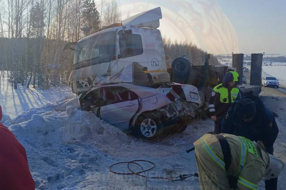 По предварительной версии, водитель автомобиля Kia Cerato выехал на полосу встречного движения. Фото: ГИБДД РТ