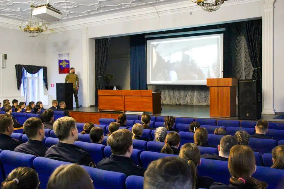 Сотрудник спецподразделения Росгвардии провёл урок мужества, посвящённый 37-й годовщине вывода советских войск из Афганистана