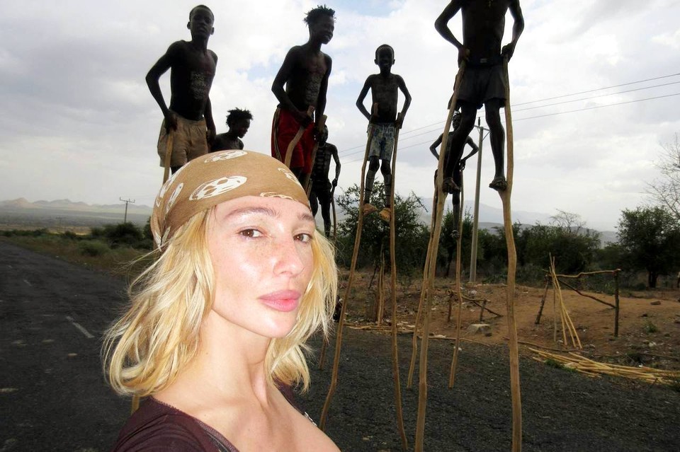 Приключения Ивлеевой в Африке: местные приняли за пьяную, а самолёт едва не разбился