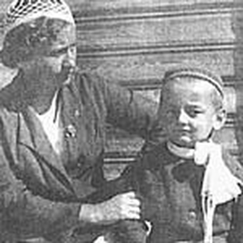 Шестилетний Сема с мамой Идой Давыдовной.