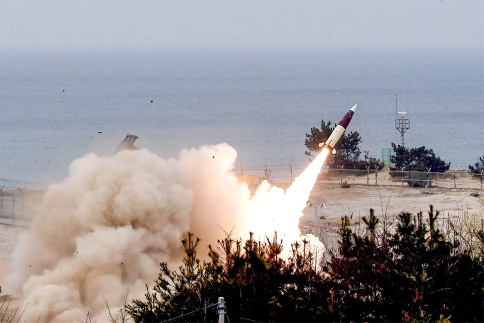 США ударом ракеты ATACMS уничтожили иранскую подводную лодку российского производства.