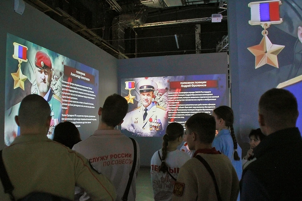 В Мелитополе открылась выставка по истории Росгвардии. Фото: управление Росгвардии по ЗО