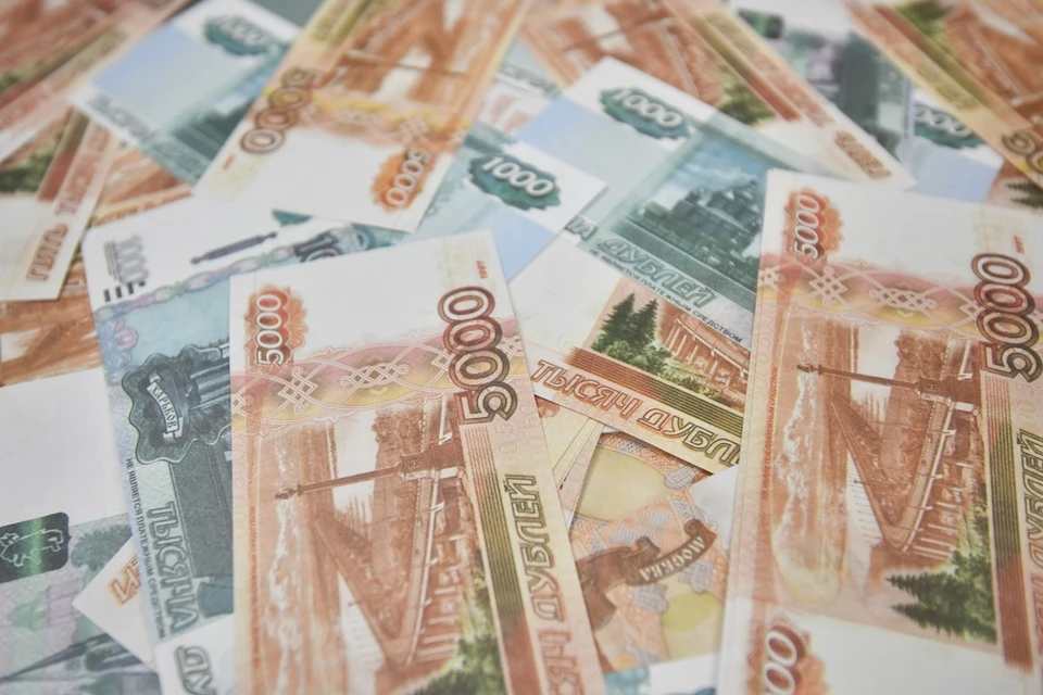 Кузов окрашен в синий цвет.