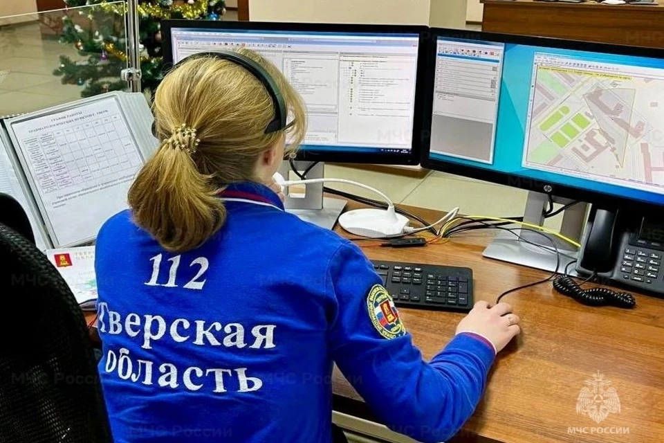 При возникновении аварий и чрезвычайных ситуаций звоните по телефонам «101» или «112». Фото: МЧС Тверской области.