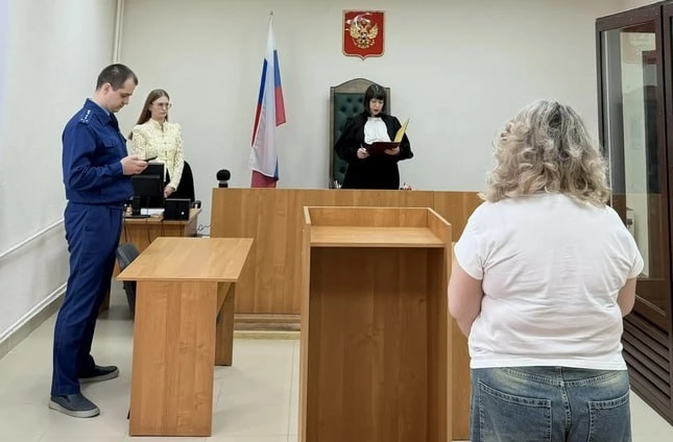 Старшая медсестра завышала сотрудницам премии, а те переводили разницу ей на карту. Фото: Красногорский районный суд Каменска-Уральского