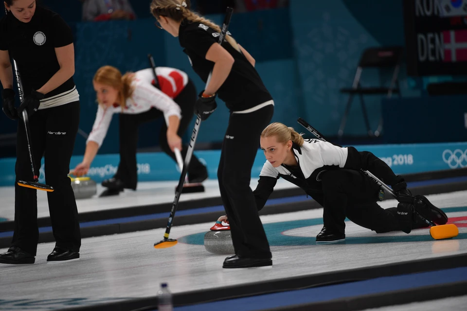 Politico: Украина обеспокоена возвращением России в международный спорт после допуска керлингистов