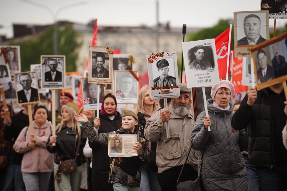 В Новосибирске бессмертный полк проходит в двух форматах.