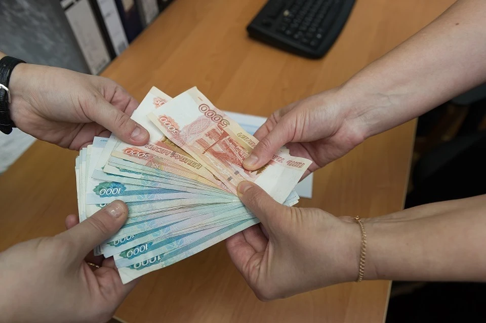 Двух участковых поймали на получении взяток от иностранцев в Приморье