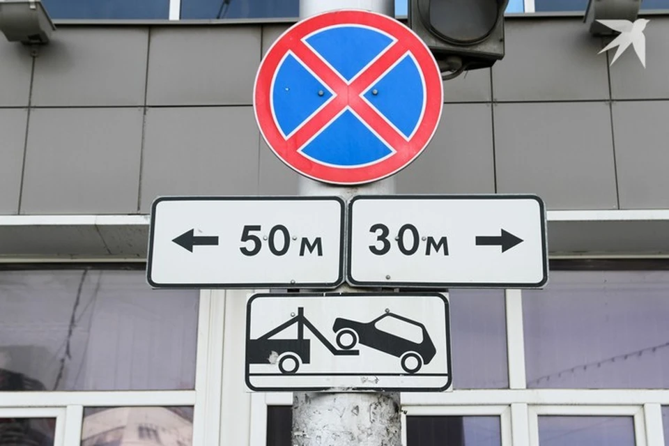 В МВД сказали, является ли нарушением парковка возле чужого дома. Фото носит иллюстративный характер.