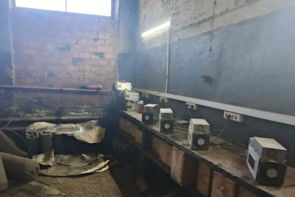 В Новосибирской области полиция изъяла 40 устройств на незаконных криптофермах. Фото: ГУ МВД по Новосибирской области