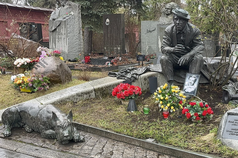 Могила Народного артиста СССР Юрия Никулина