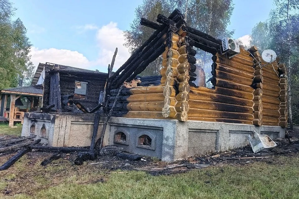 Огонь уничтожил дом в Угличском районе.