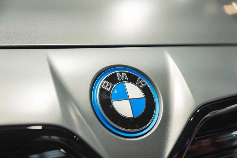 Производство BMW iX1 под угрозой из‑за дефицита 17‑ и 18‑дюймовых колёс. NorthSky Films / Shutterstock.com / Fotodom