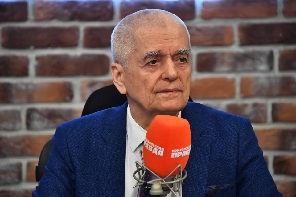 Академик Онищенко: новый штамм Эболы вызывает рвоту и высокую температуру