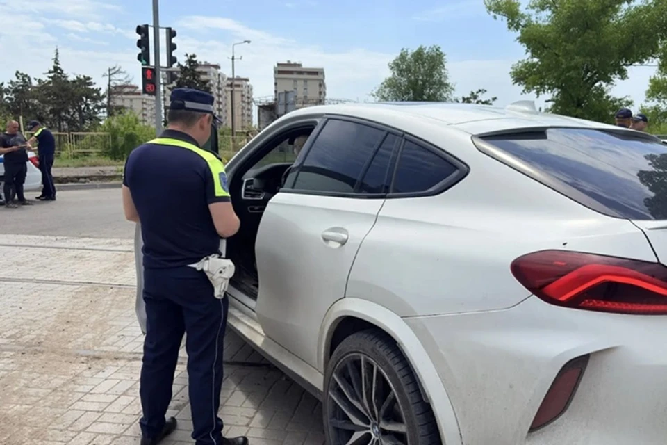 В Мариуполе задержали 25 человек за тонировку, не соответствующую техрегламенту. Фото: МВД по ДНР