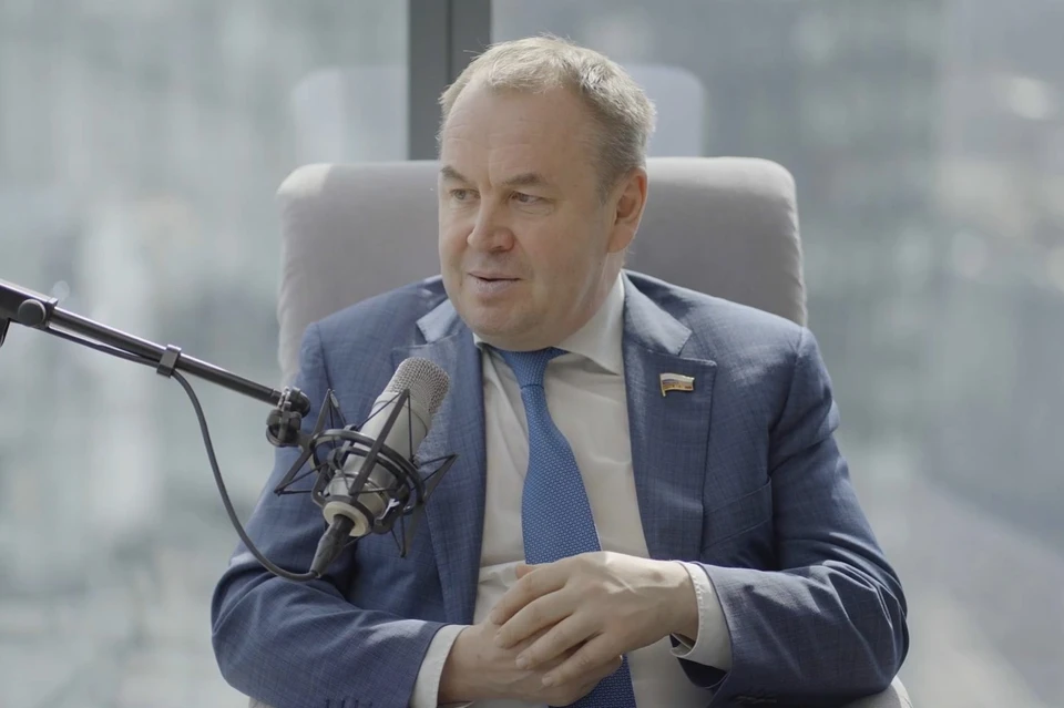 Станислав Наумов в беседе с блогером с Дальнего Востока затронул тему бурной активности депутатов в СМИ.