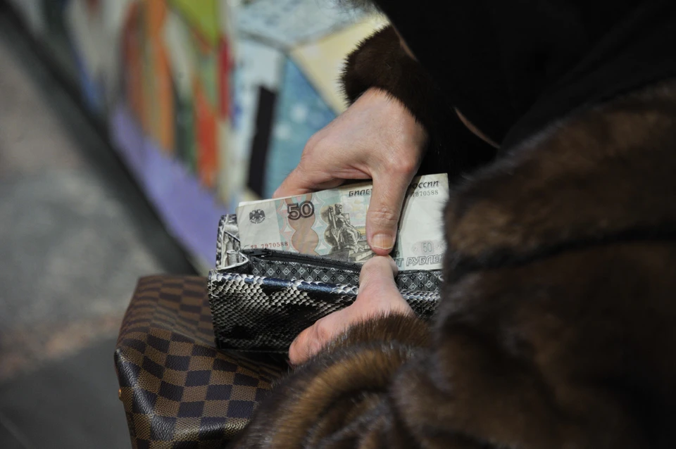 Пенсионерка из Липецка отдала пособникам аферистов более 9 миллионов рублей.