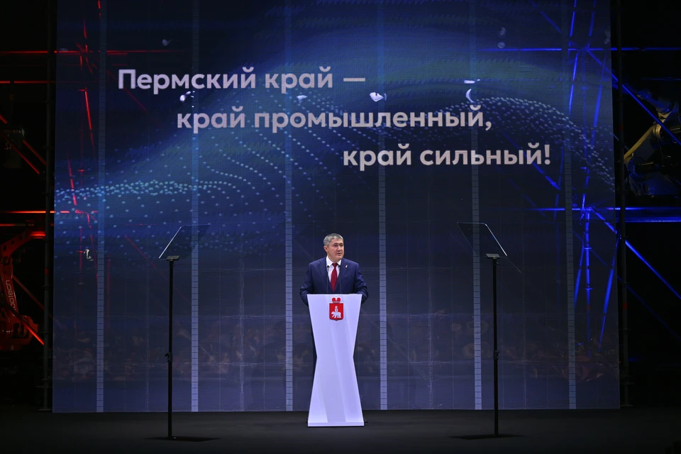 Дмитрий Махонин отметил, что сегодня перед страной и каждым ее регионом стоит задача повышения эффективности экономики. Фото: правительство Пермского края