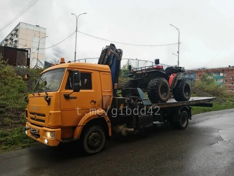 В Шерегеше после погони поймали нетрезвого водителя снегоболотохода без прав. Фото: УГИБДД ГУ МВД России по Кемеровской области.