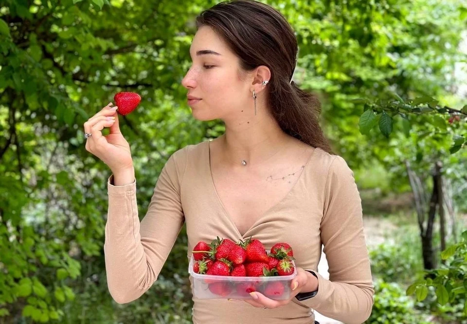Выбирая клубнику, обратите внимания на зеленые чашелистики.