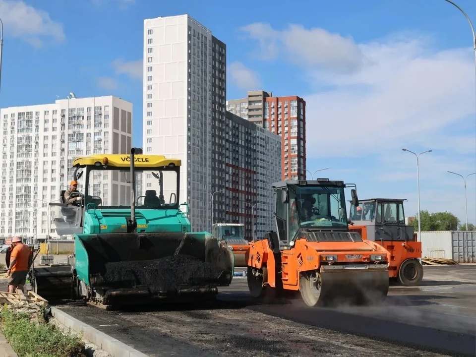 Рядом уже прокладываем еще одну новую дорогу, которая соединит улицы Центральную и Уральскую. Фото: Иван Носков