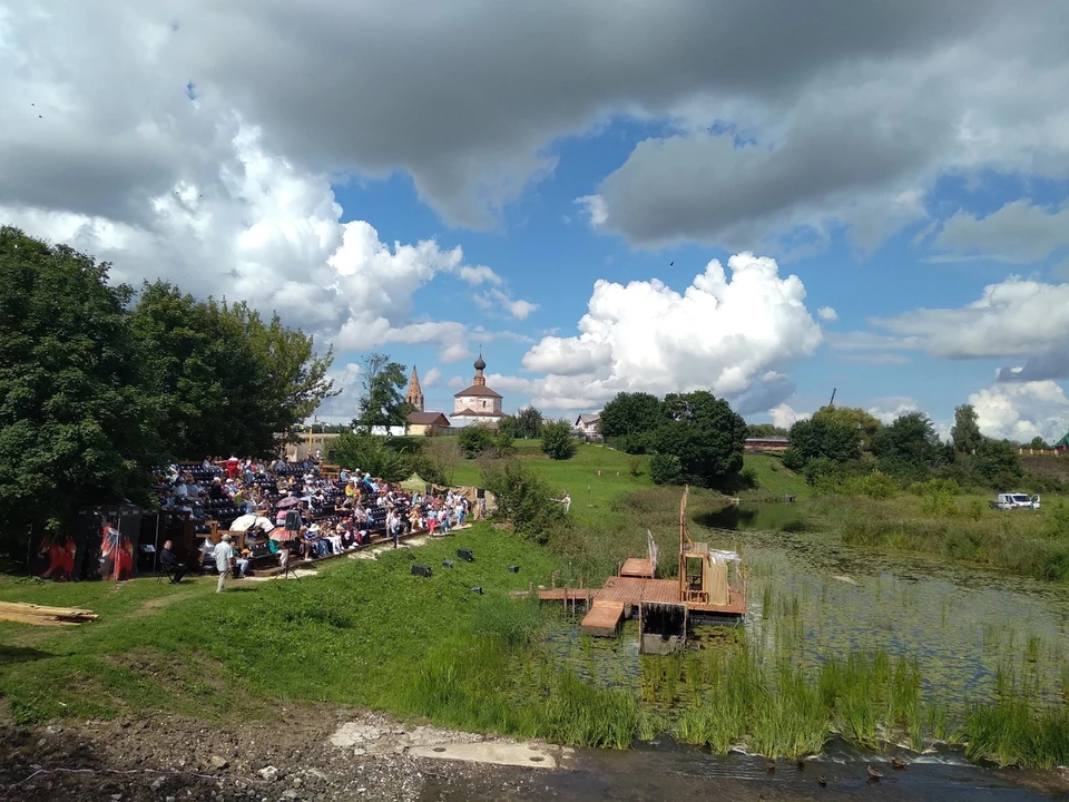 Сцена на Каменке. Фото со страницы ТТ Завод в ВК.