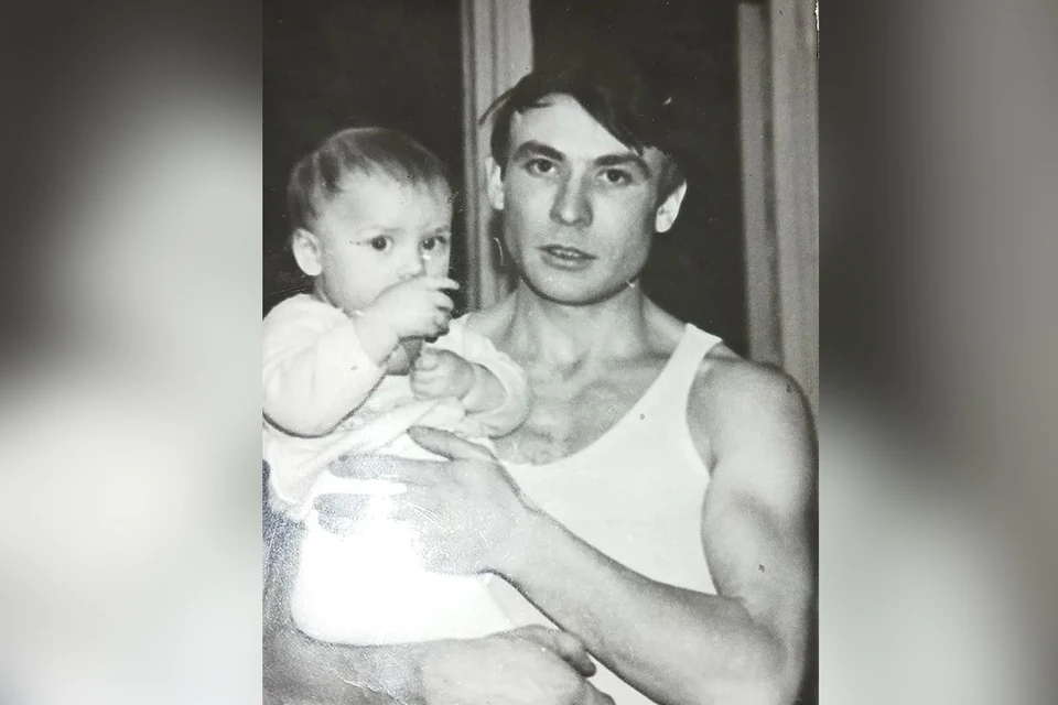 30 лет отец бережно хранил единственную фотографию с дочкой. Фото: личный архив Рафаила Исмагилова.
