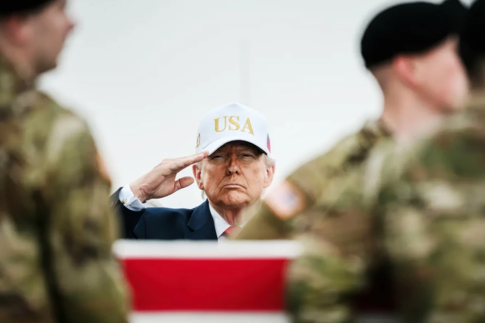 Дональд Трамп грозится разбомбить Исламскую республику «к чертовой матери». Фото: Robert V Schwemmer/Shutterstock/Fotodom