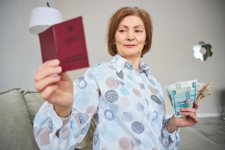 Суть предстоящего нововведения в том, что пенсия пожилому, много лет отработавшему, человеку будет назначаться автоматически, без заявления со стороны гражданина