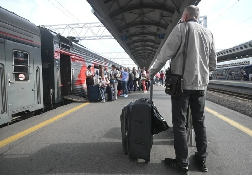 На участке Крымской железной дороги временно прекращено движение поездов