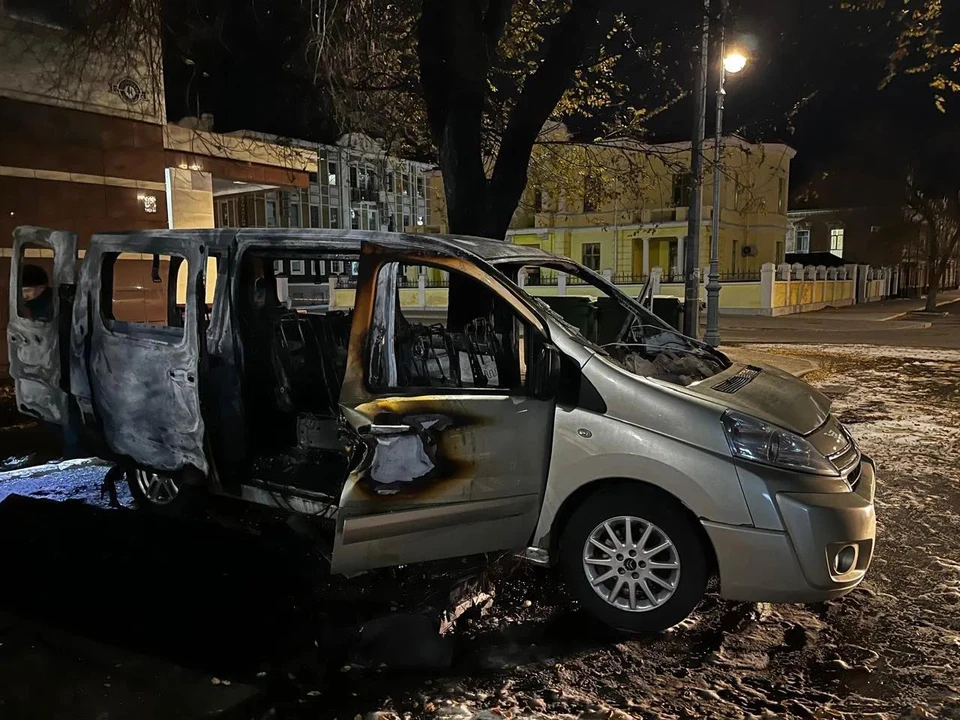 По словам подсудимого, поджог был совершен по указанию знакомого за вознаграждение в размере 30 000 рублей, однако обещанных денег он так и не получил