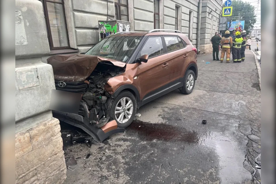 Полиция проводит проверку по факту аварии в Выборгском районе. Фото: ГУ МВД России по Петербургу и Ленобласти.