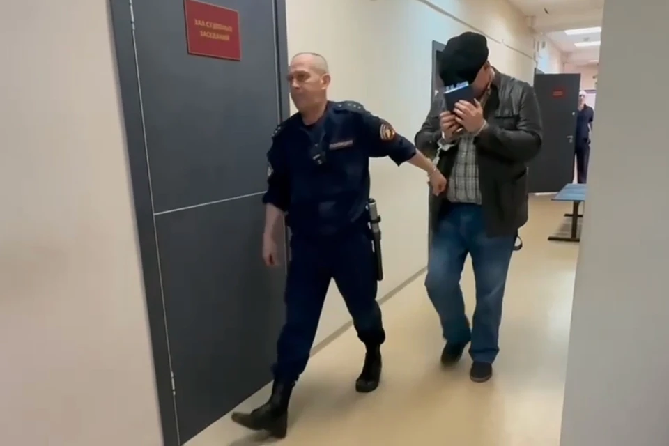 В суде фигурант дела заявил, что вину не признает и в содеянном не раскаивается. Фото: скриншот видео прокуратуры Приморья