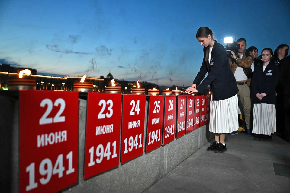 В рамках Всероссийской акции «Свеча памяти» в Москве зажглись 1418 свечей