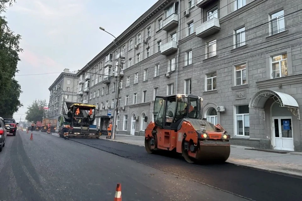 Завершить все дорожные работы по контракту на Зыряновской планируют до конца лета 2026 года. Фото: мэрия Новосибирска.