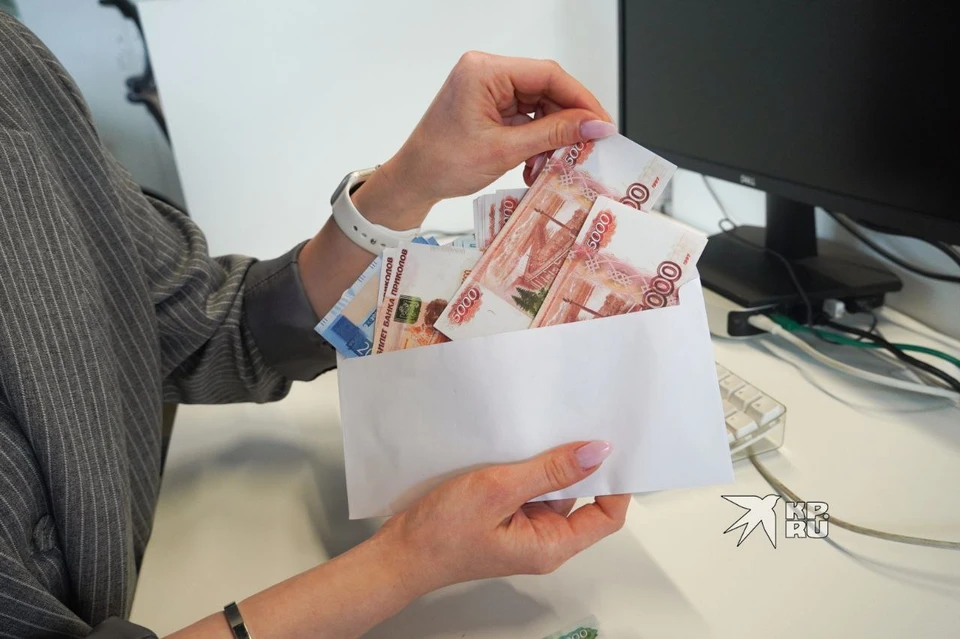 Москвичка прилетела в Екатеринбург и похитила у пенсионеров в сумме 4,6 миллиона рублей