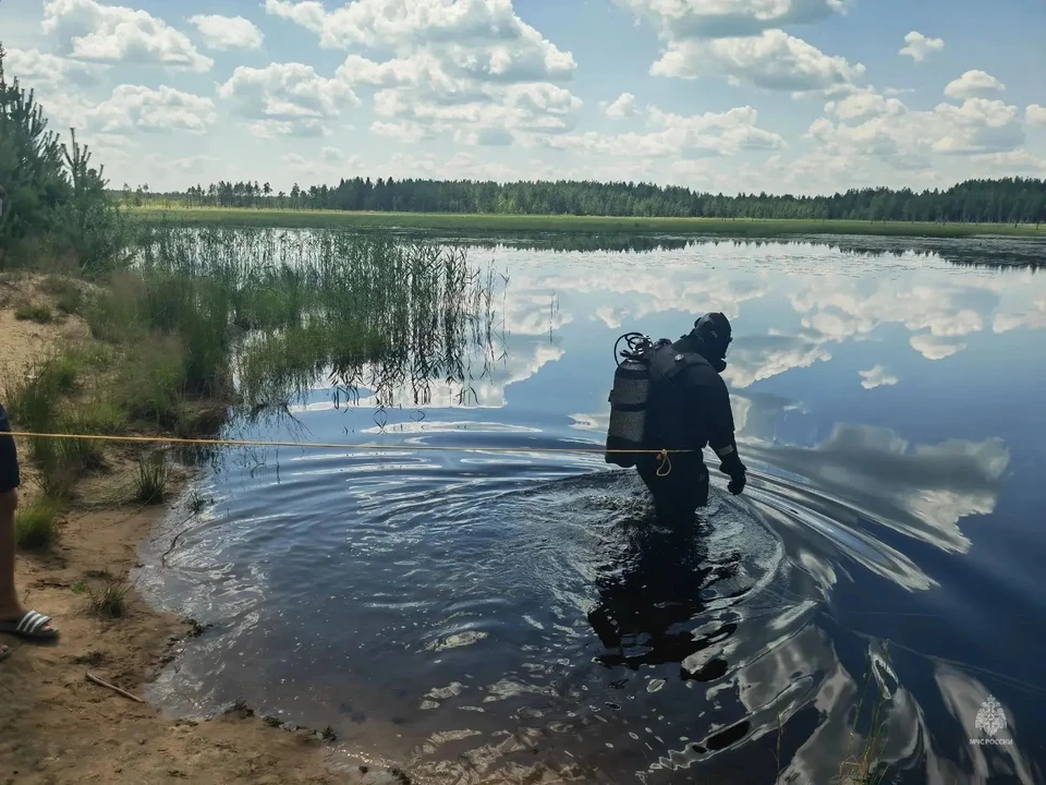 Работа водолазов МЧС в Гусь-Хрустальном муниципальном округе. Фото предоставлено пресс-службой ГУ МЧС России по Влдадимирской области.