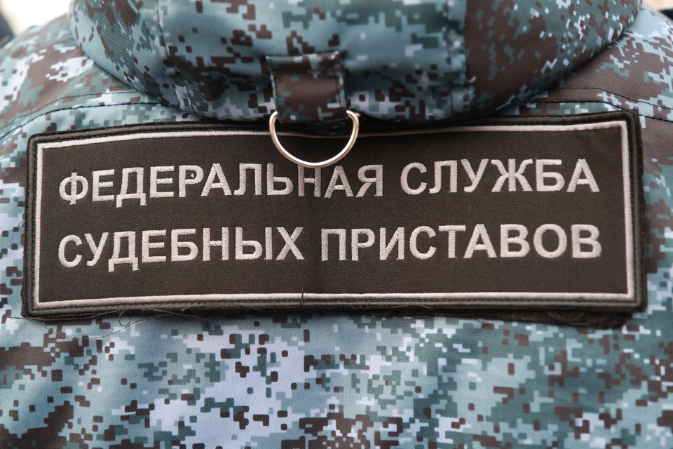 Машина была арестована приставами
