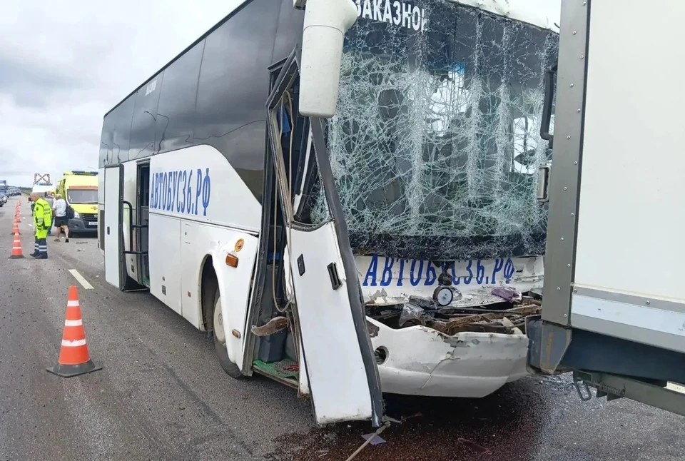 В рейсовом автобусе находились 26 человек
