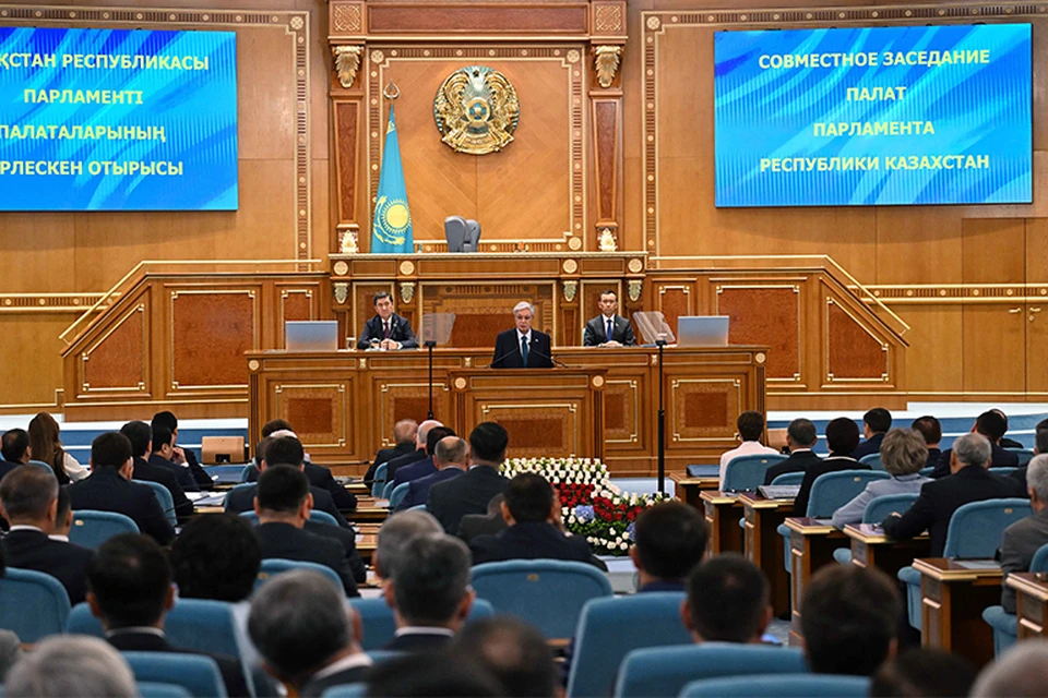 Выступление главы государства можно назвать программным. Ведь Касым-Жомарт Токаев в первую очередь объявил о начале принципиально нового этапа государственного развития - переходе от прежней конституционной системы к институциональной модели, закрепленной новой Конституцией, и масштабной политической и экономической трансформации/Источник: akorda.kz