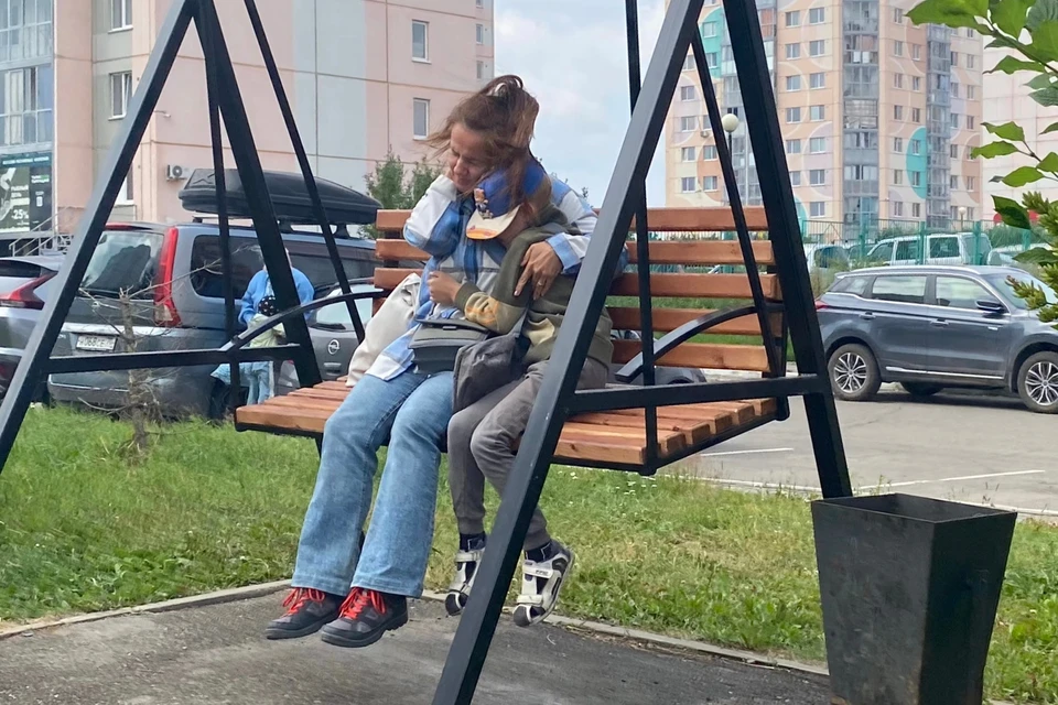 Из-за порывистого ветра температура воздуха ощущается как +16...+17 градусов. Фото: Марина Лукина
