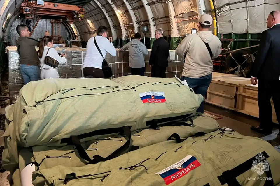 Российское чрезвычайное ведомство передало гуманитарную помощь для населения Венесуэлы, пострадавшего в результате землетрясения. Фото: МЧС РФ