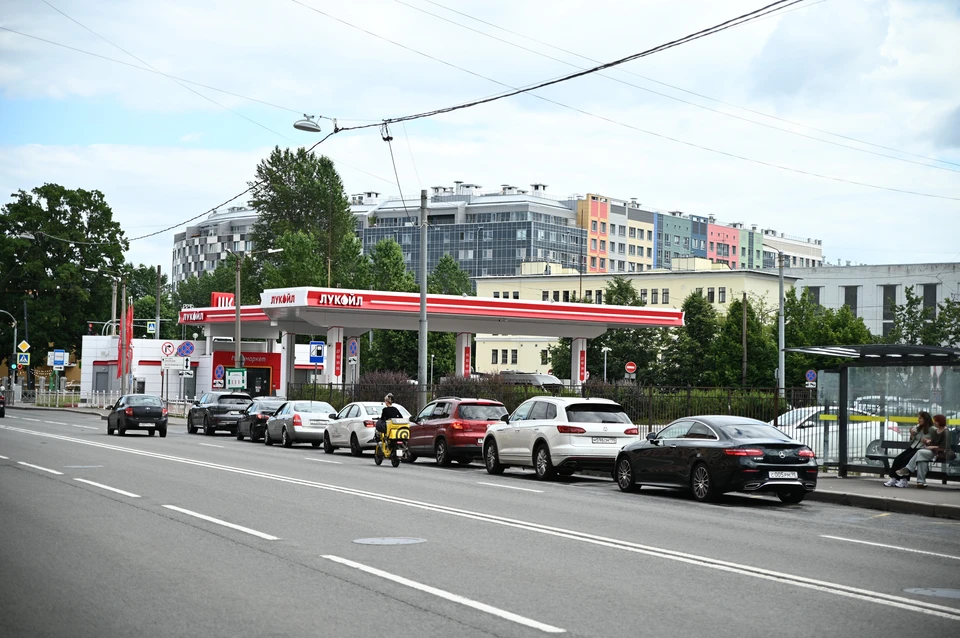 В Кемерове выстроились очереди на АЗС из-за перебоев с бензином