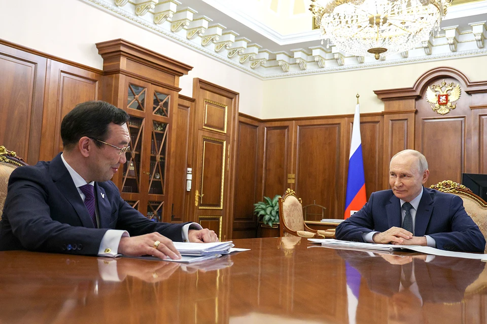 Президент России Владимир Путин встретился в Кремле с главой Республики Саха Айсеном Николаевым. Фото: Гавриил Григоров/ТАСС