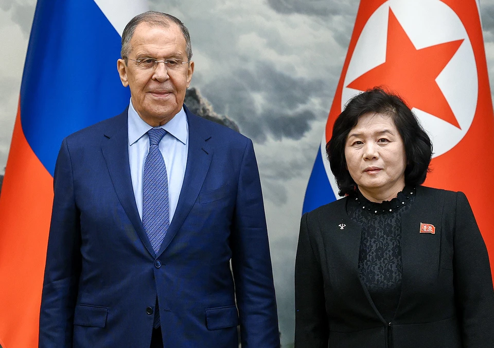 Глава МИД РФ Сергей Лавров с министром иностранных дел КНДР Цой Сон Хи. Фото: МИД РФ