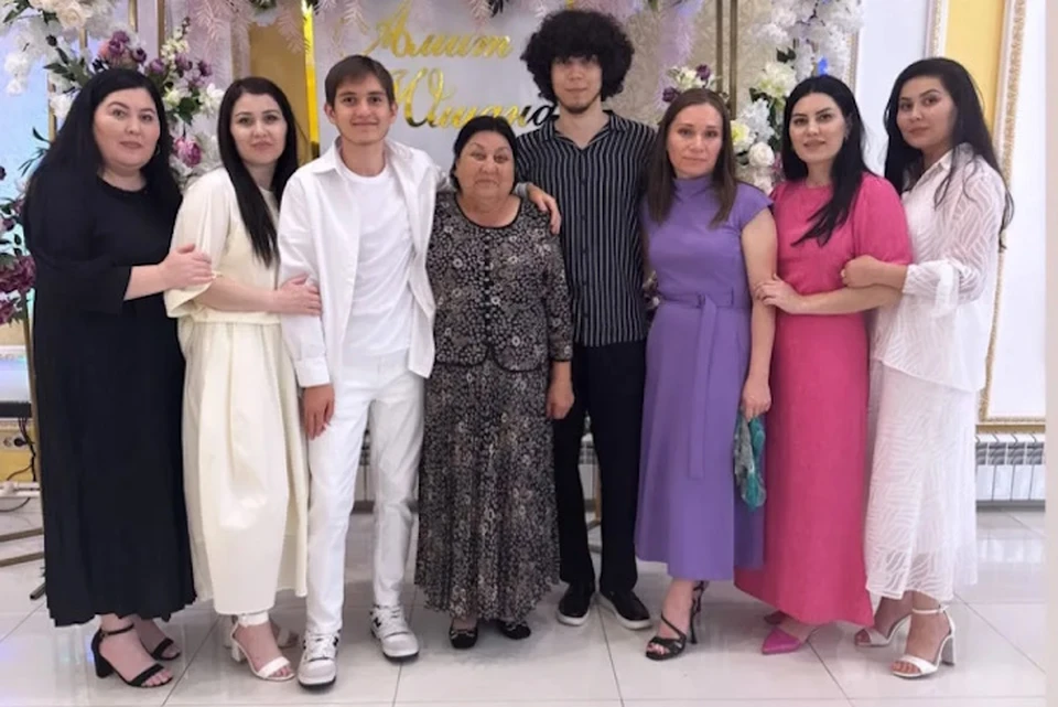 Рая Баисова одна поднимала детей. Фото: пресс-служба правительства КЧР
